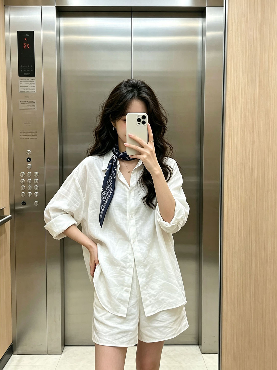 Summer Clothing Old Money - เสื้อเชิ้ตสไตล์เกาหลีสีขาวพร้อมกางเกงขาสั้นเอวยางยืด ชุดเซ็ตฤดูร้อนบางเบา สไตล์ Old Money แฟชั่นผู้หญิง